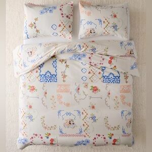 URBAN OUTFITTERS Irene Hanky Printed Duvet Cover Set